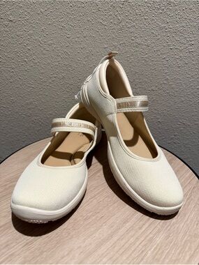 J Sport Jambu NWT Women’s Cream Melody Mary Jane Shoe Size 9